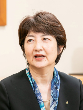 濱瀬 牧子氏