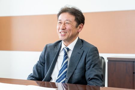 鈴木 吾朗 氏