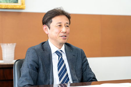 鈴木 吾朗 氏