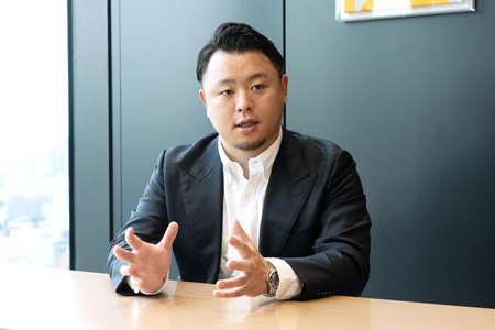 多田 栞氏