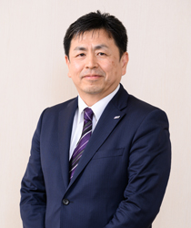 栗岡 康雅氏